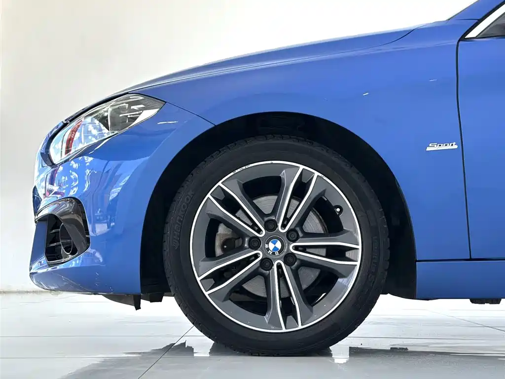 BMW 1 Series 2017 118i Sport фото 9