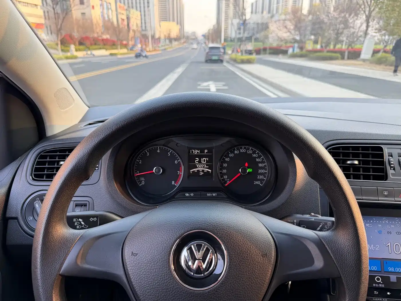 Volkswagen Polo 2016 1.4L Automatic Trend фото 17