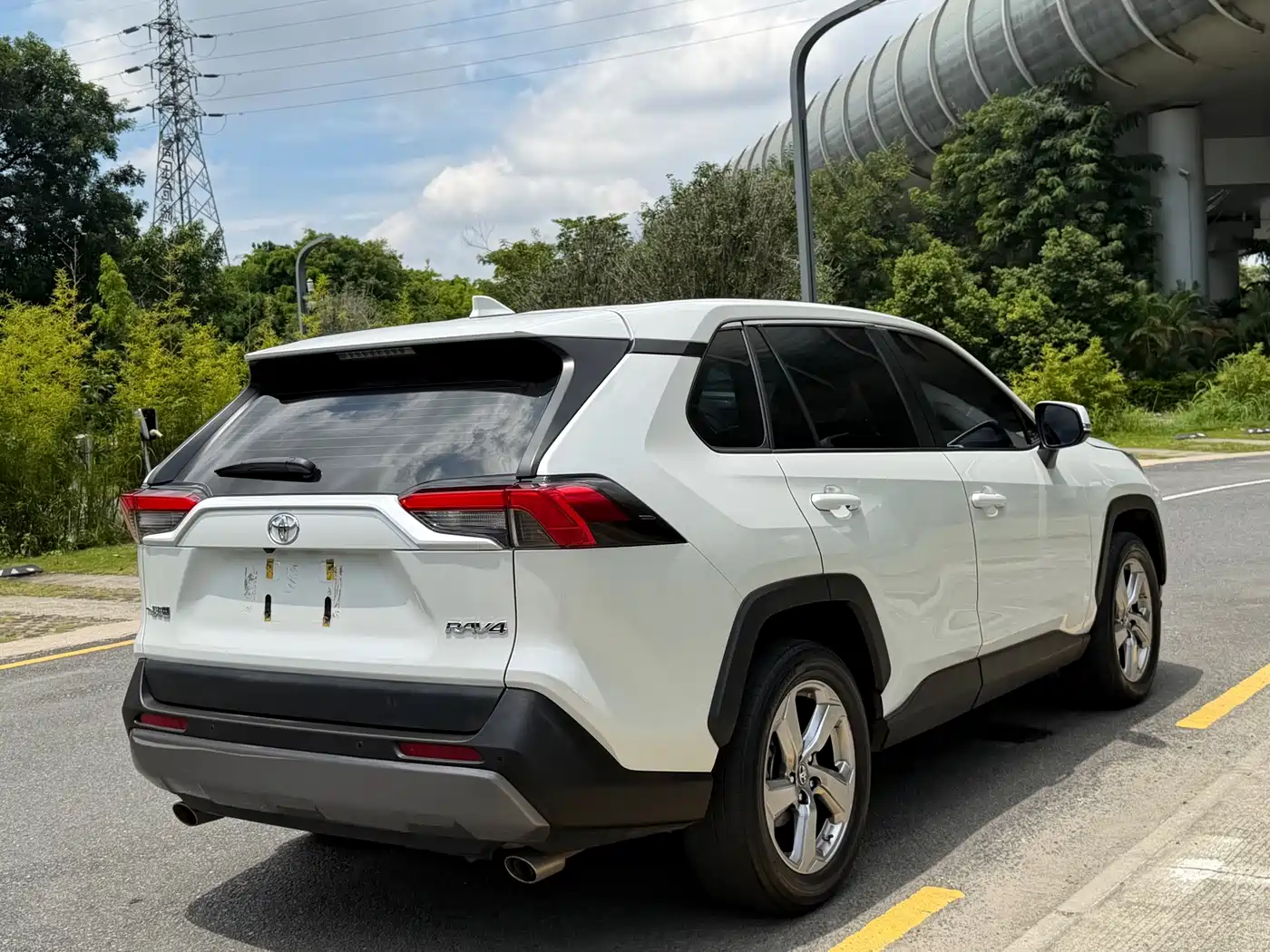Фото 12 - Toyota RAV4