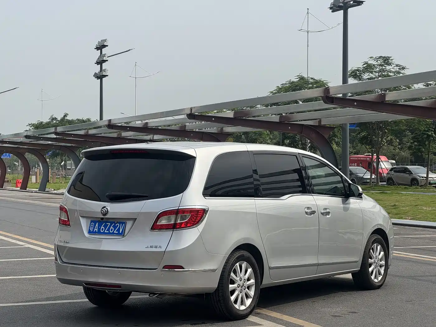 Buick GL8 2011 2.4L LT Luxury Business Executive фото 3
