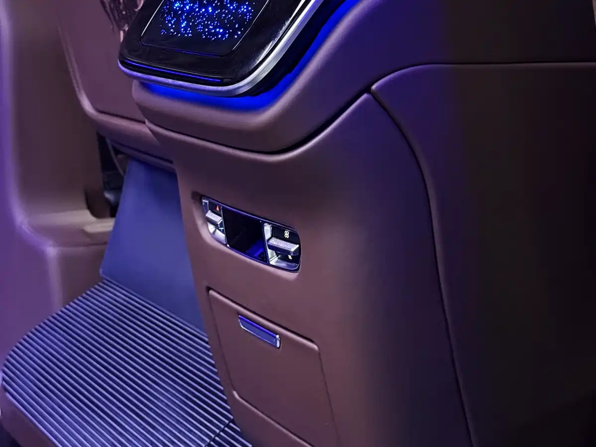 Mercedes-Benz Vito 2024 2.0T Business 7-Seater фото 9