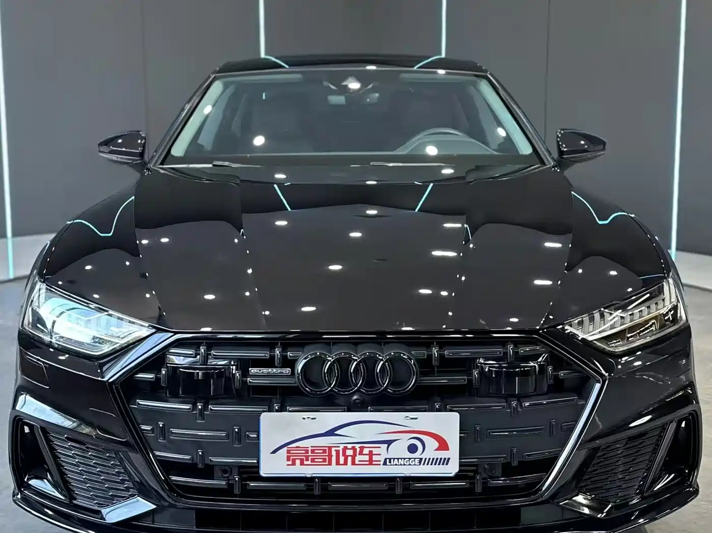 Фото 2 - Audi A7L