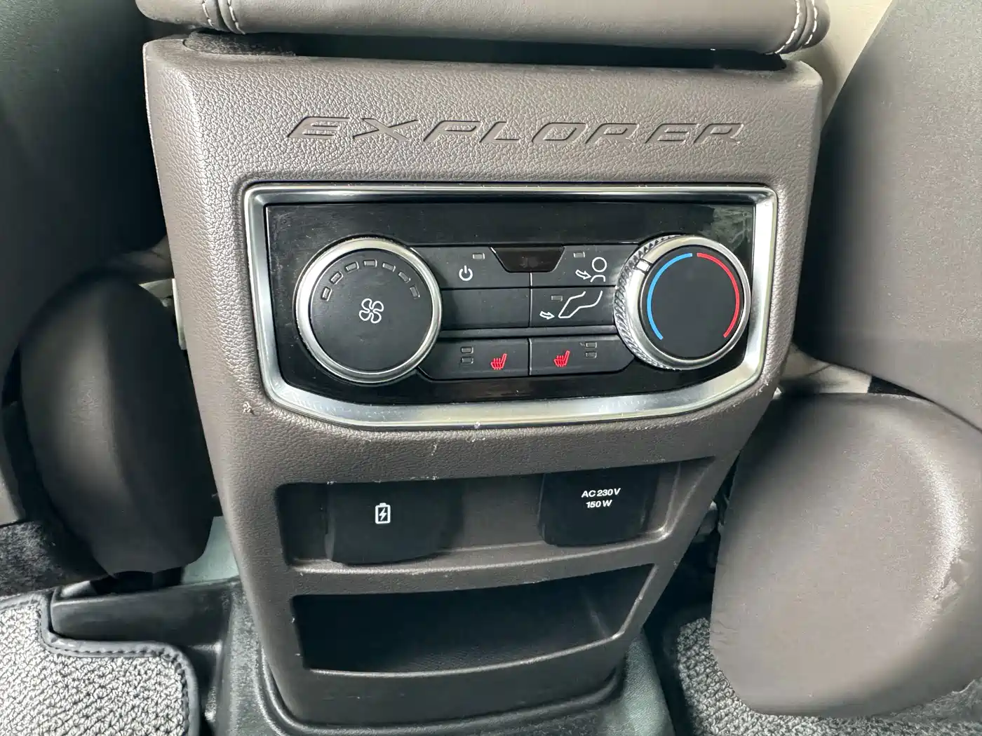 Фото 15 - Ford Explorer