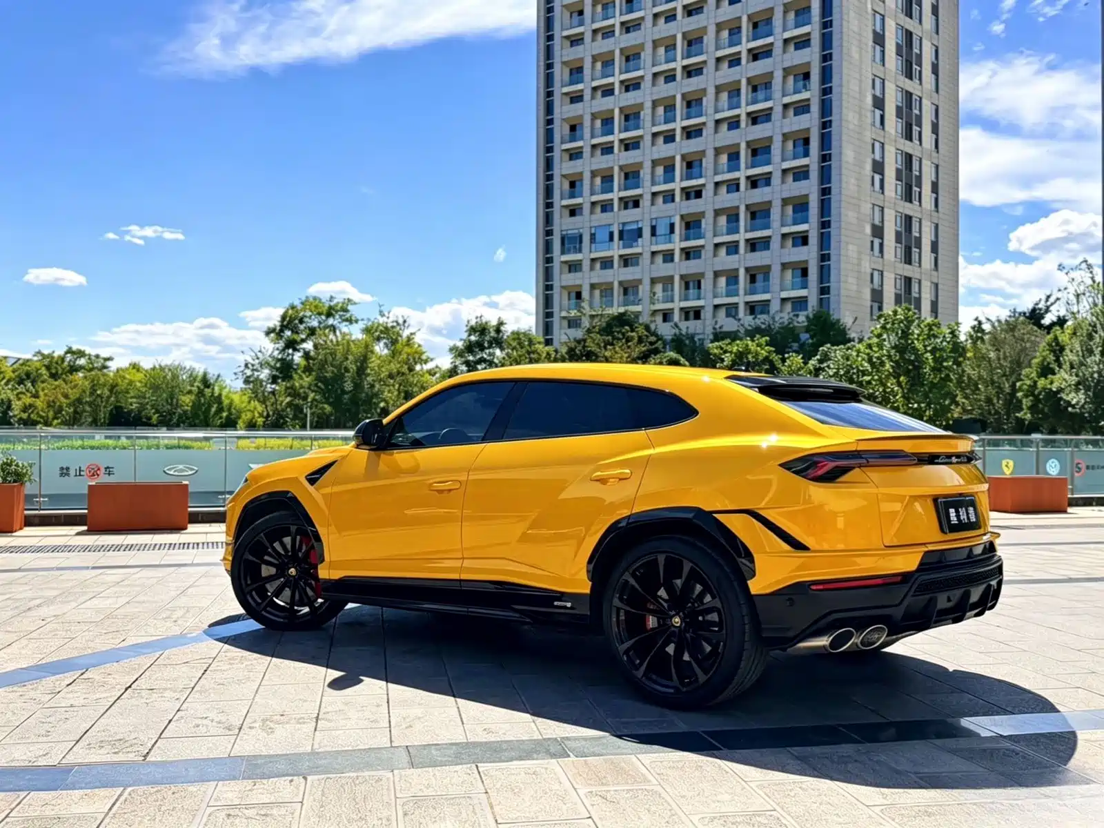 Фото 5 - Lamborghini Urus