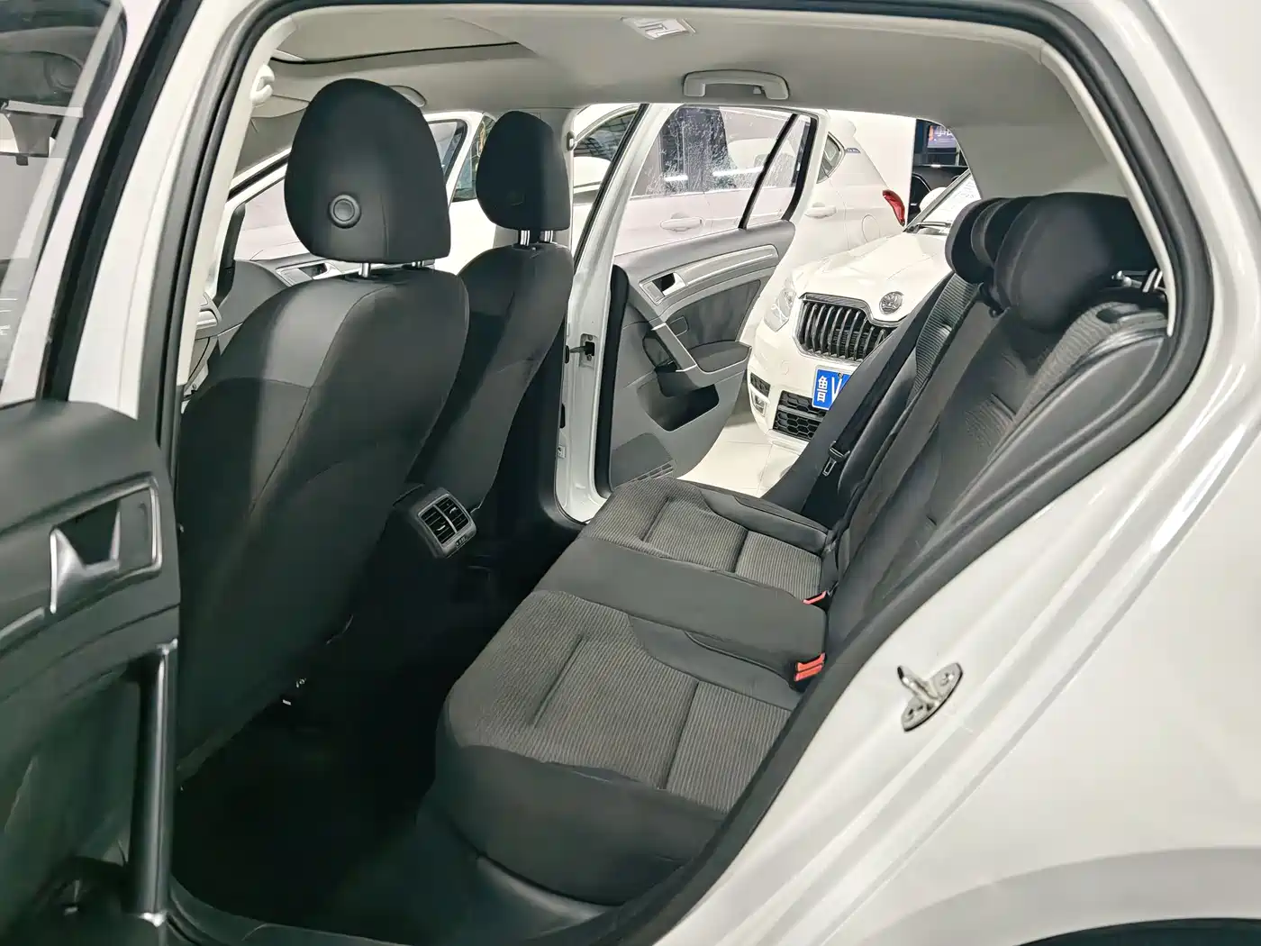 Volkswagen Golf 2016 1.6L Automatic Comfort фото 6