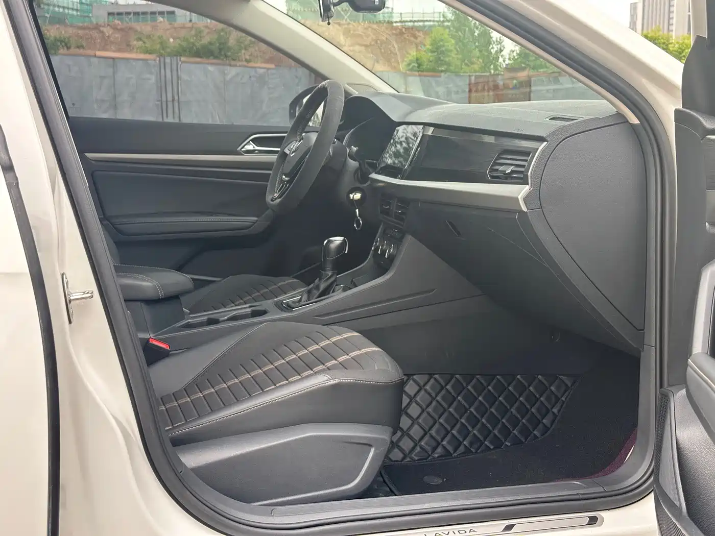 Volkswagen Lavida 2022 1.5L Auto Comfort Edition фото 4