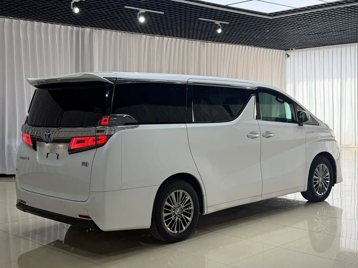 Toyota Vellfire 2019 Hybrid 2.5L HV Premium Edition фото 5