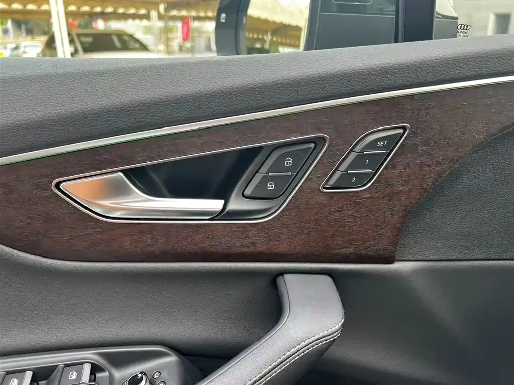 Audi Q7 2025 55 TFSI quattro S line Sport фото 11