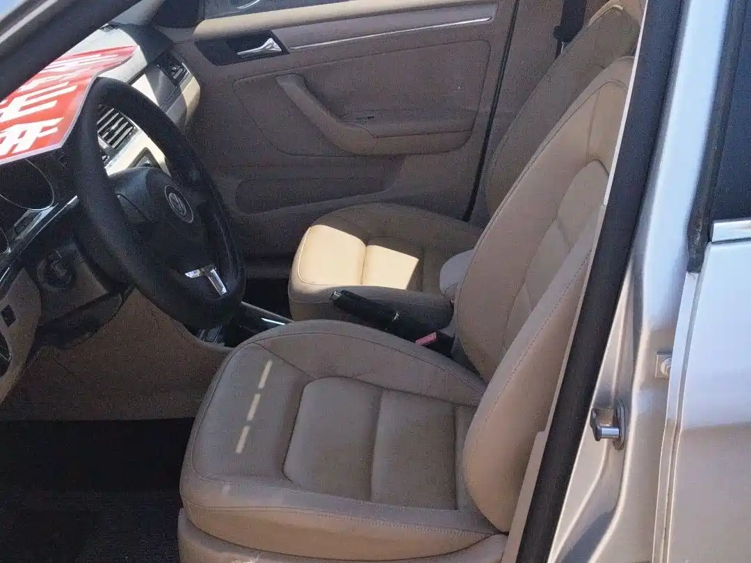 Volkswagen Bora 2014 1.6L Automatic Comfort Edition фото 12