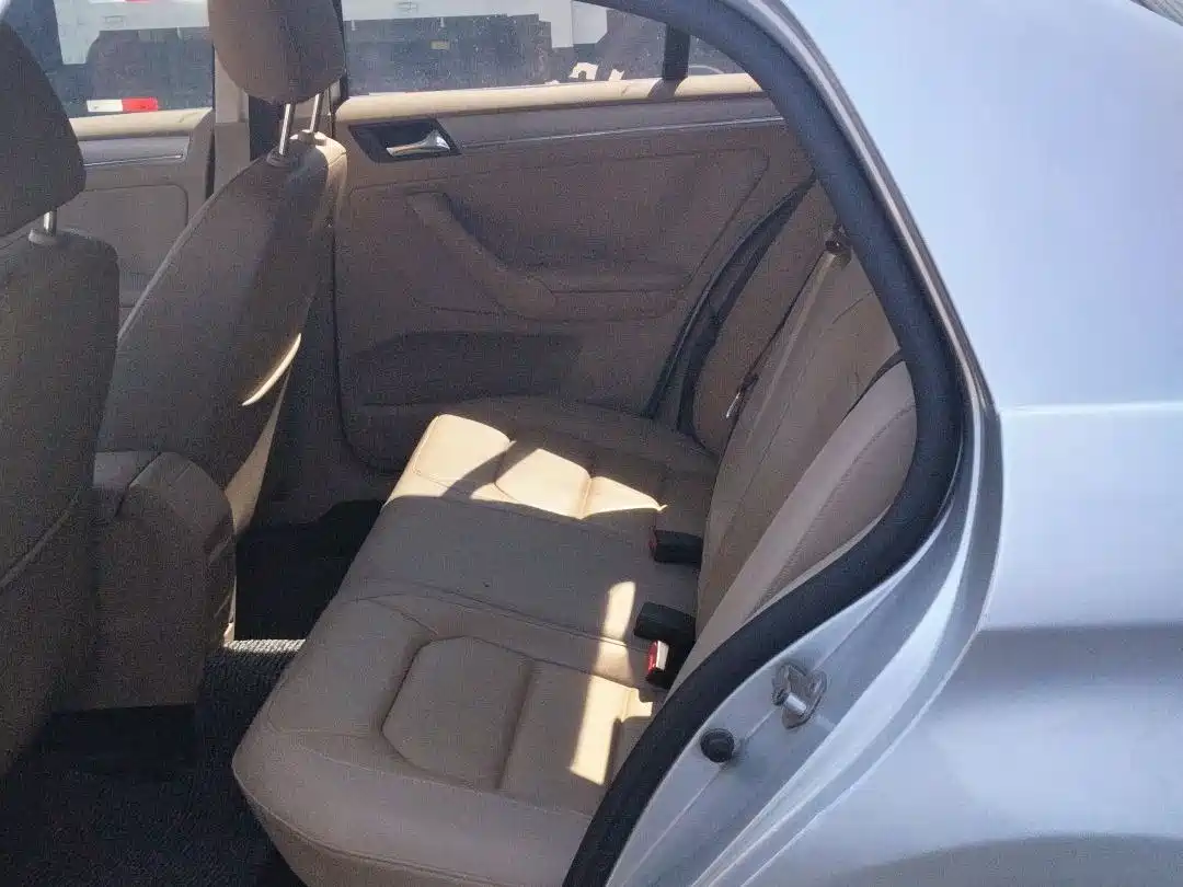 Volkswagen Bora 2014 1.6L Automatic Comfort Edition фото 14