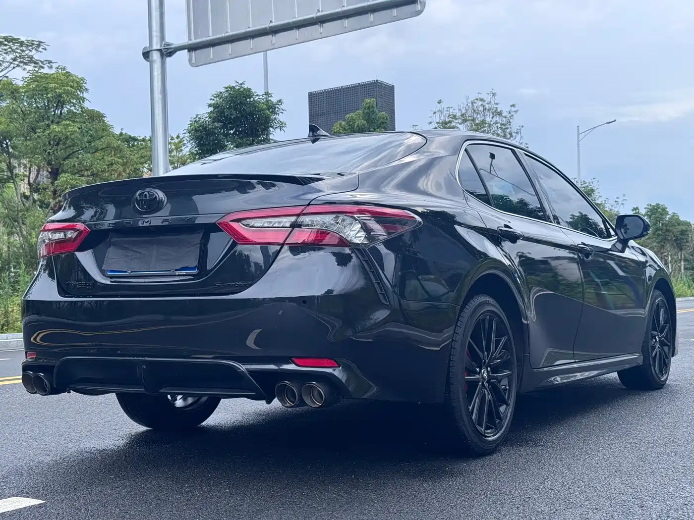 Фото 10 - Toyota Camry