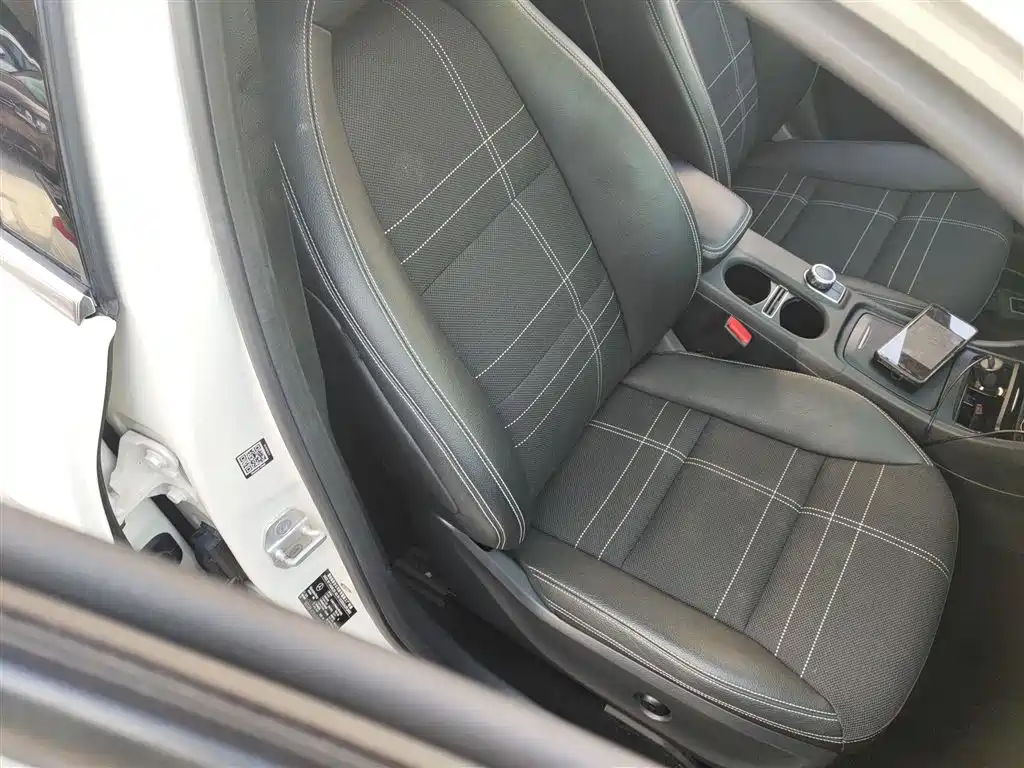 Mercedes-Benz A-Class (Import) 2015 A 200 Fashion фото 19