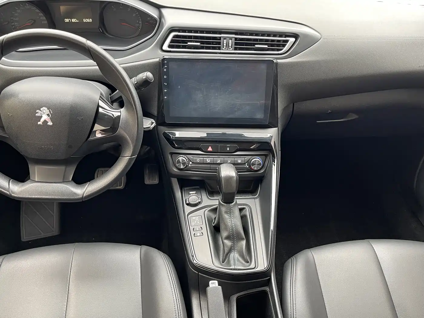 Peugeot 308 2018 1.6L Auto Fashion Edition фото 12