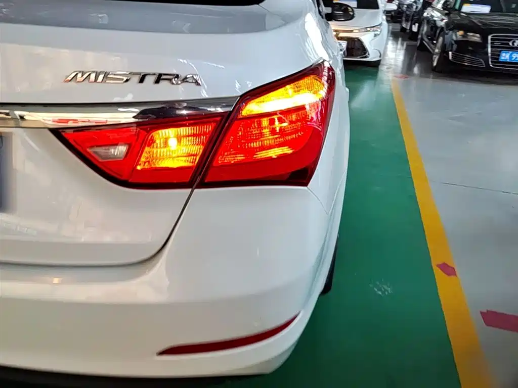Hyundai Mistra 2014 1.8L Auto Smart GLS фото 8