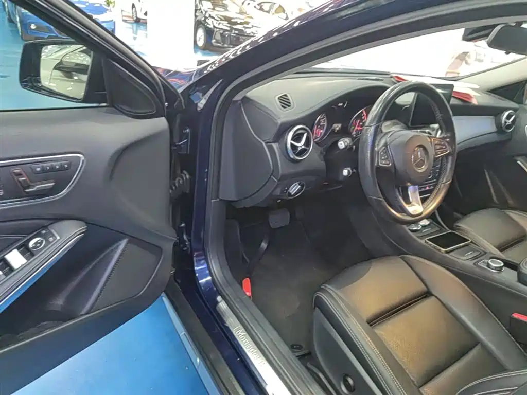 Mercedes-Benz GLA 2016 GLA 220 4MATIC Fashion фото 16
