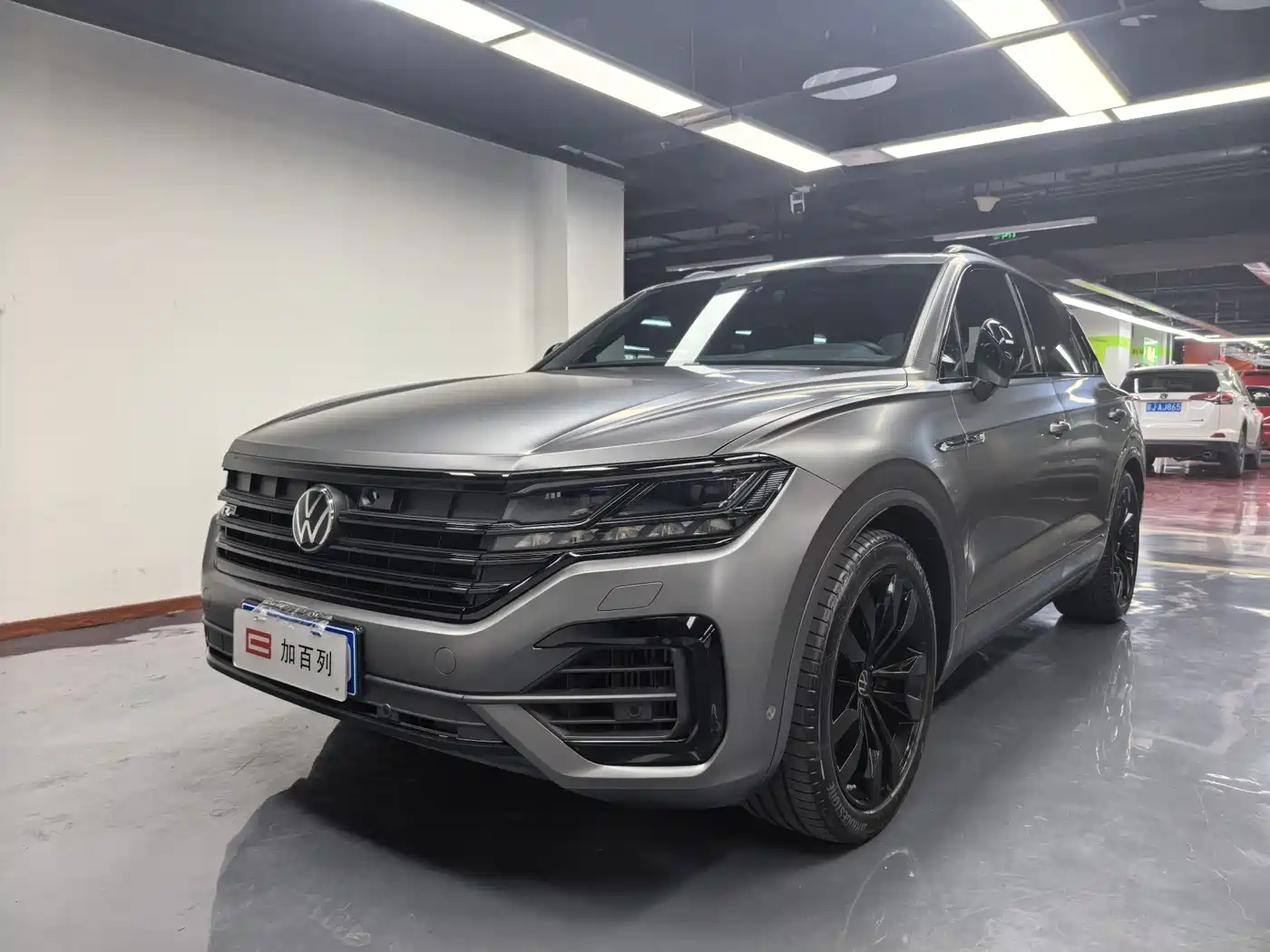VOLKSWAGEN TOUAREG