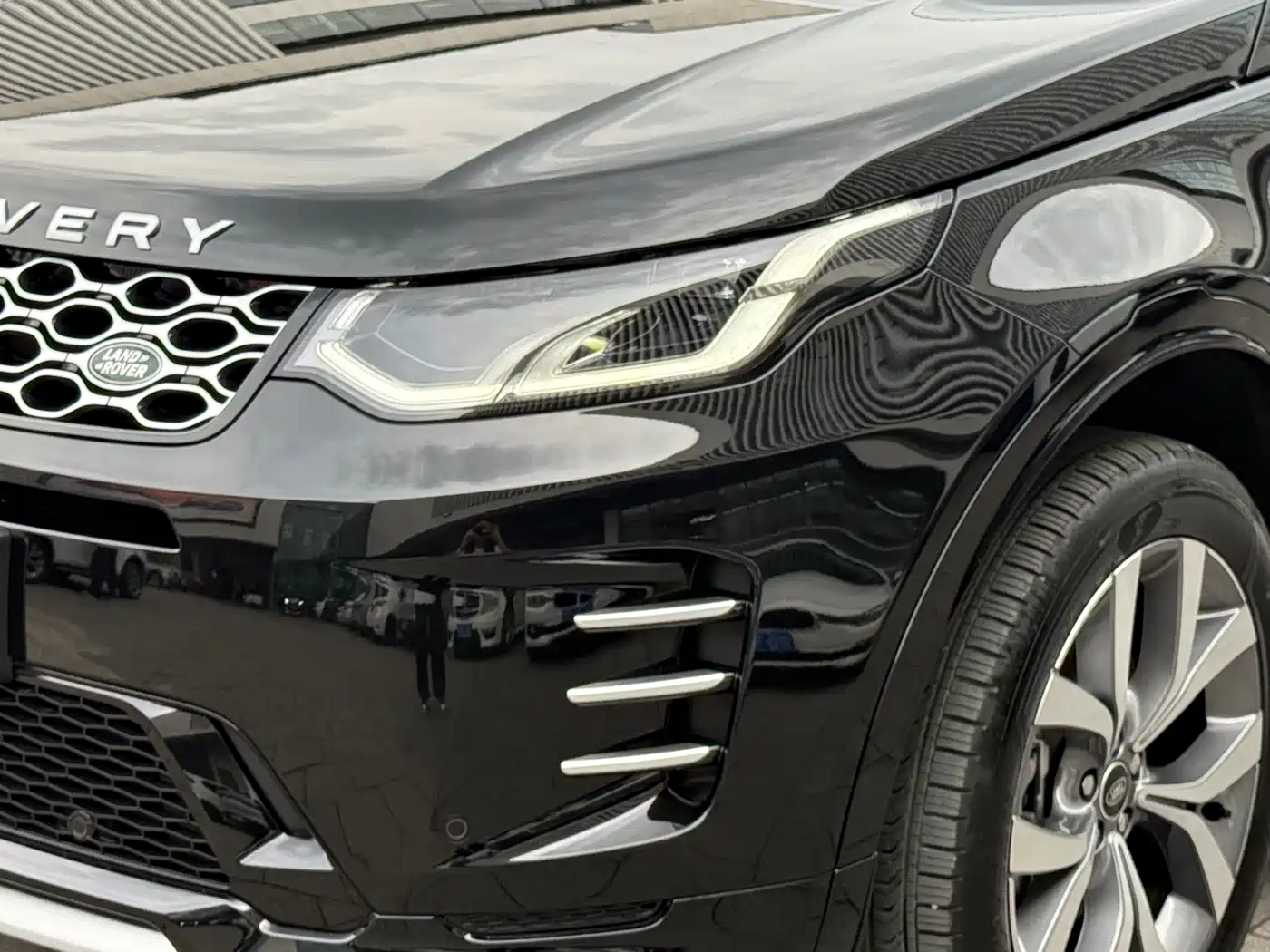 Land Rover Discovery Sport 2025 249PS Performance Tech Edition фото 8