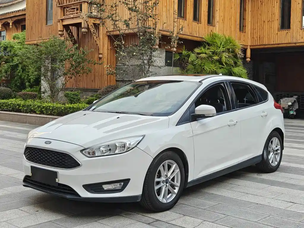 Фото 2 - Ford Focus