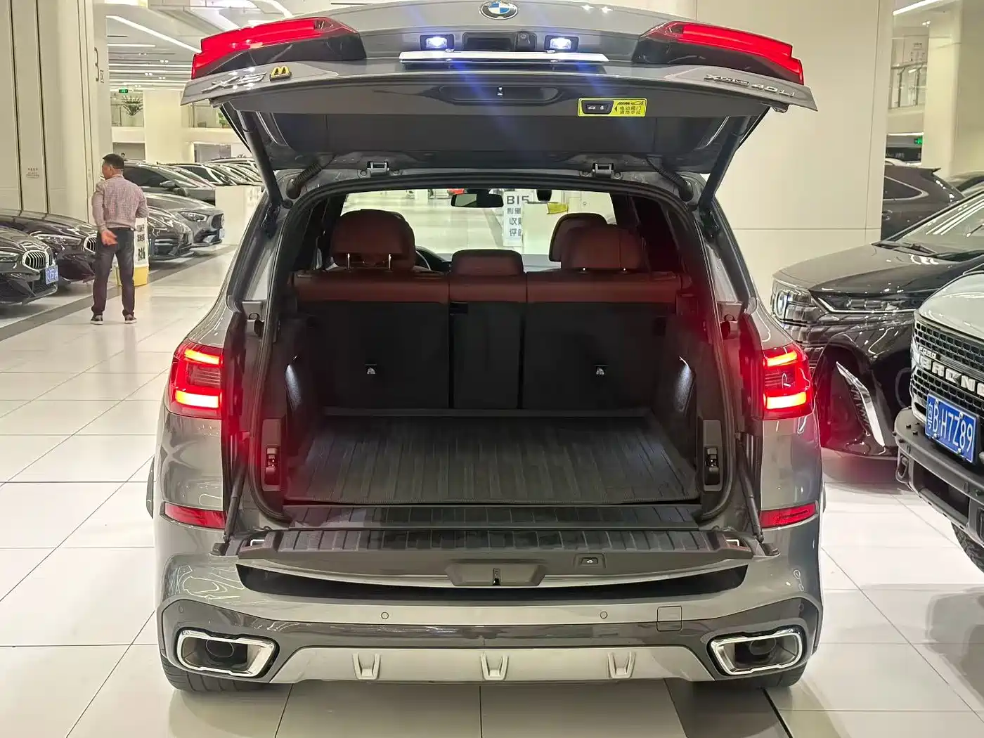 BMW X5 2022 Model xDrive 40Li M Sport Package фото 17
