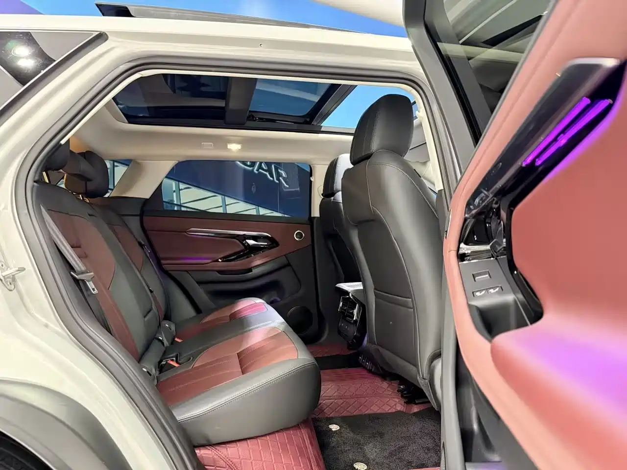 Land Rover Range Rover Evoque 2023 Range Rover Evoque L 249PS Luxury Edition фото 13