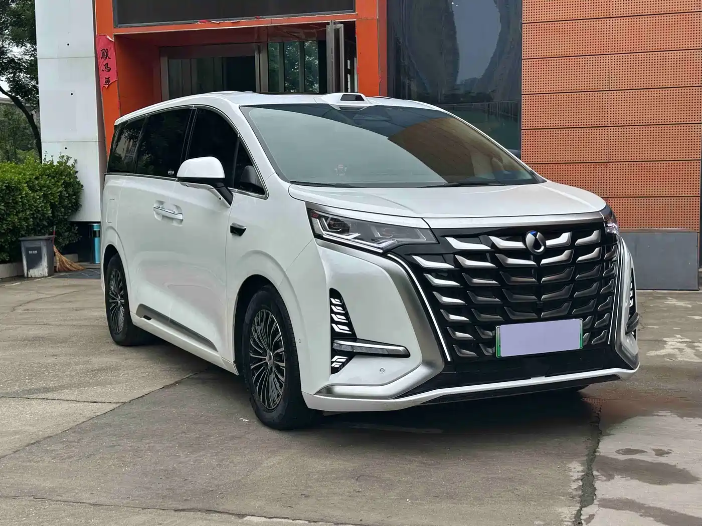 Denza D9 2025 DM-i Smart Drive Edition 1020 AWD Prestige фото 3