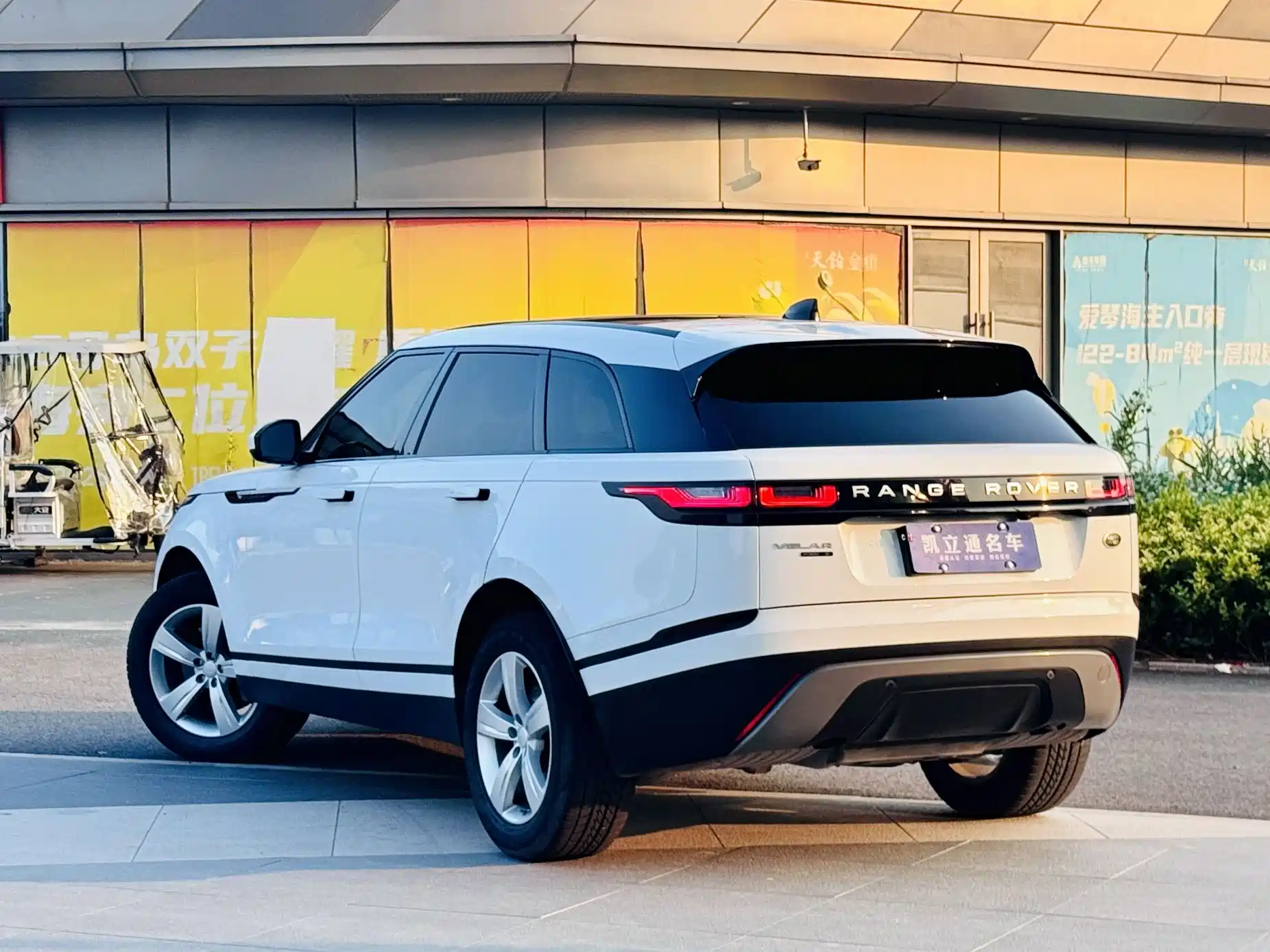 Фото 4 - Land Rover Range Rover Velar