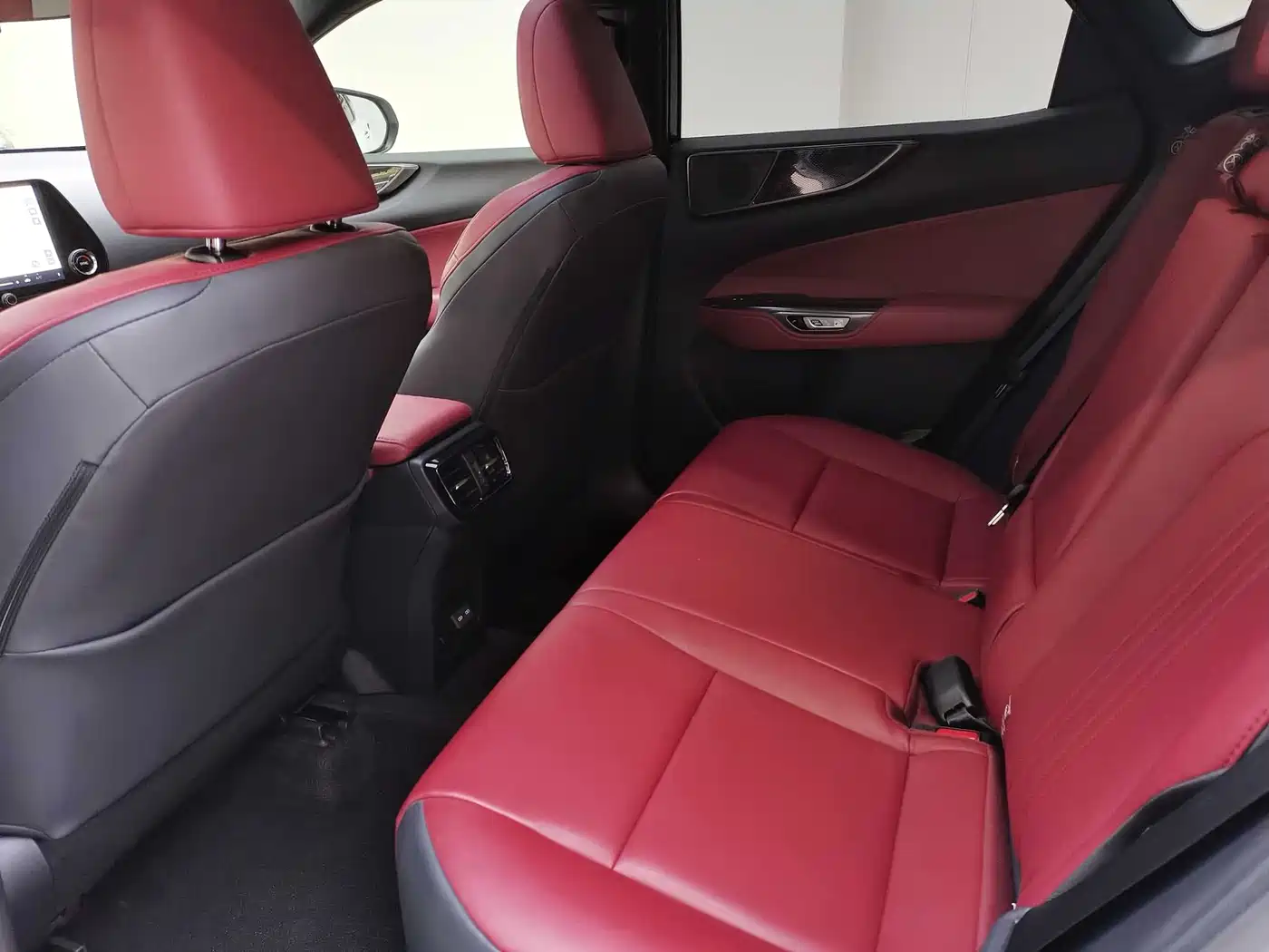Lexus NX 2023 260 FWD Joy Creation Edition фото 8