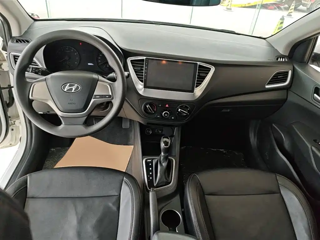 Hyundai Verna 2016 1.4L Automatic Cool Edition GLS фото 10