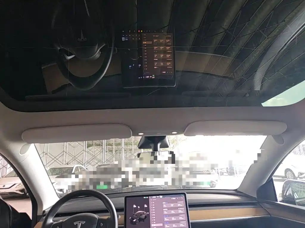 Фото 18 - Tesla Model Y