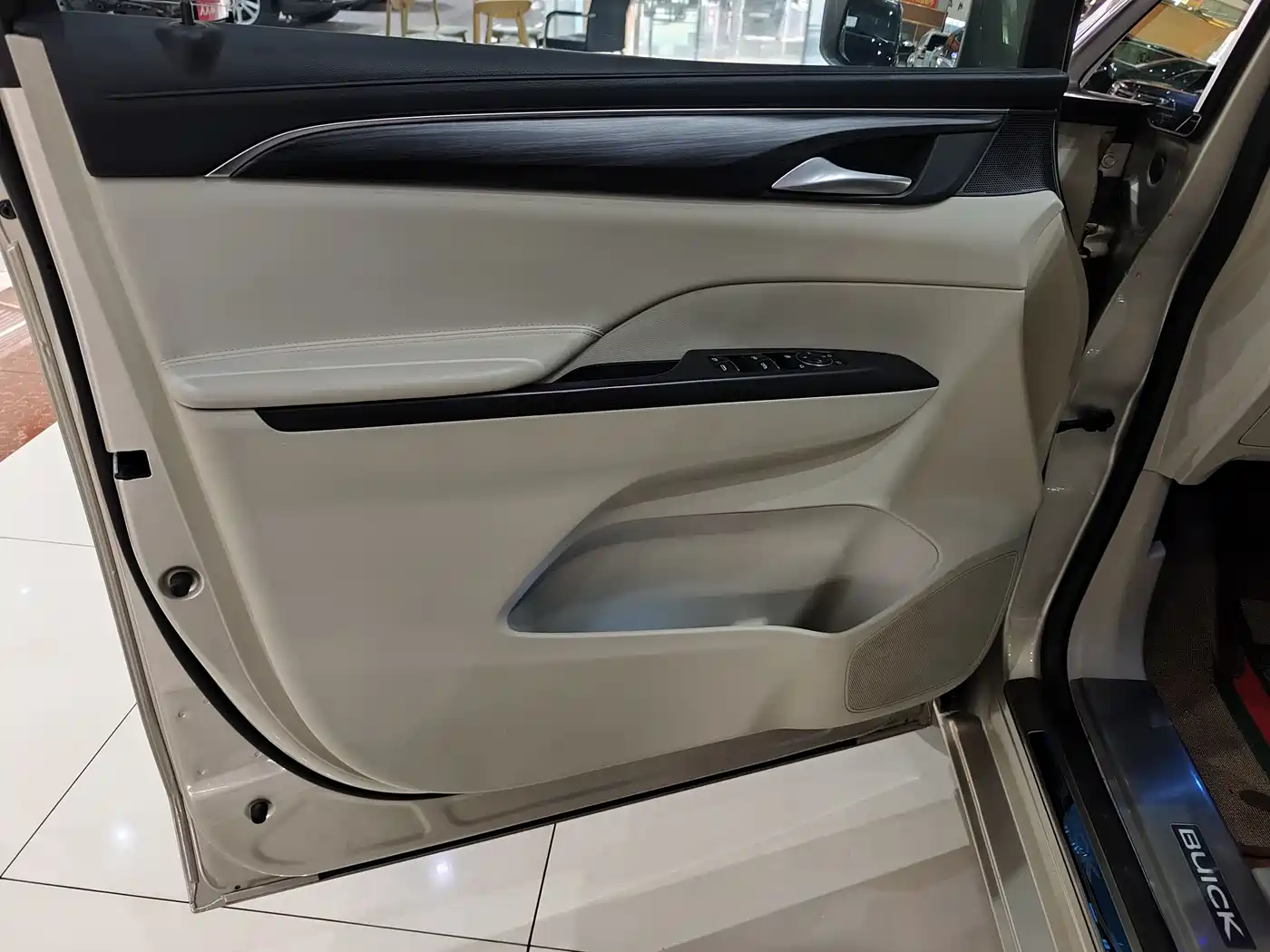 Buick GL8 2021 ES Landlord 653T Comfort фото 3
