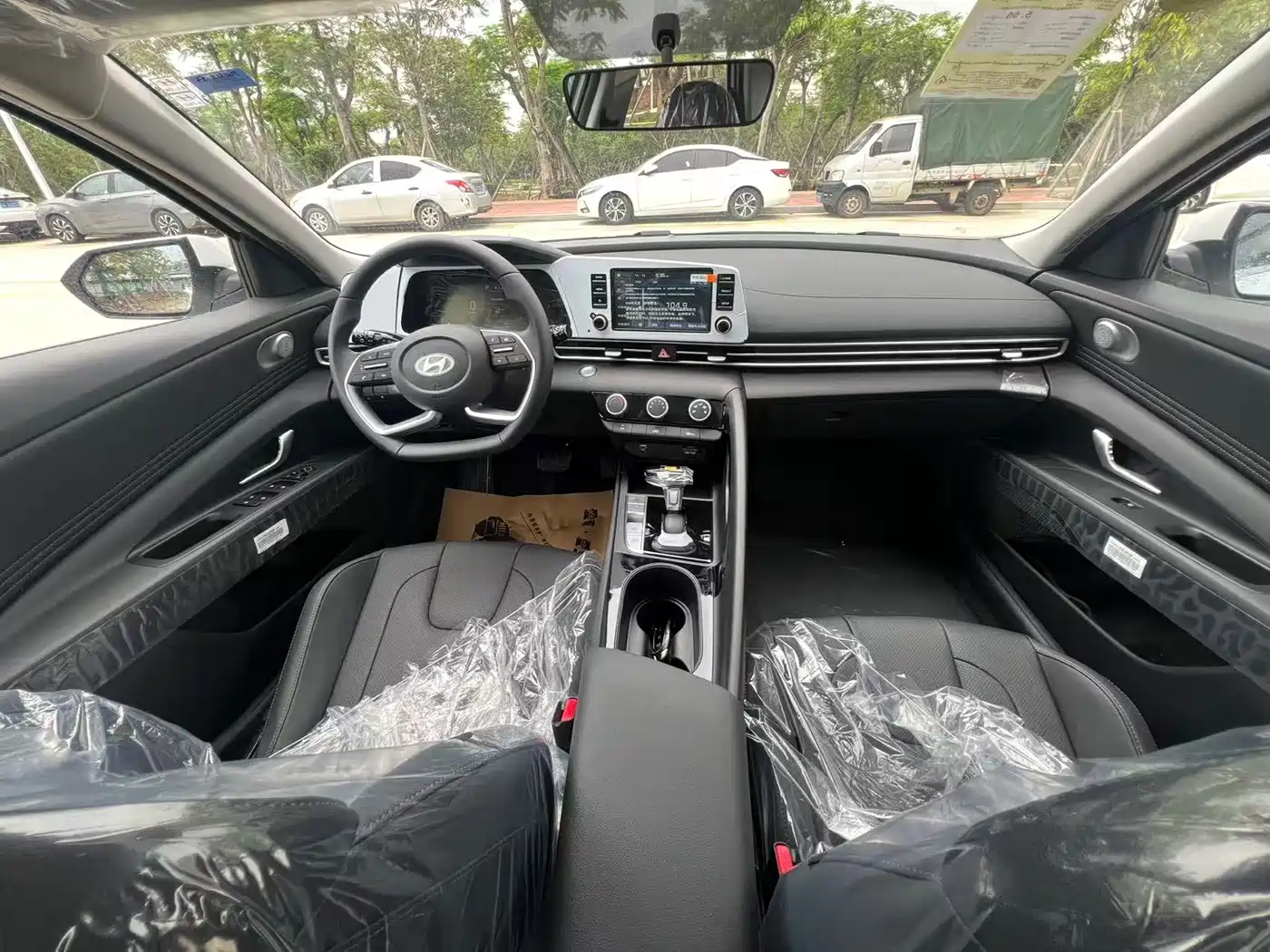Hyundai Elantra 2023 1.5L CVT GLX Elite Edition фото 6