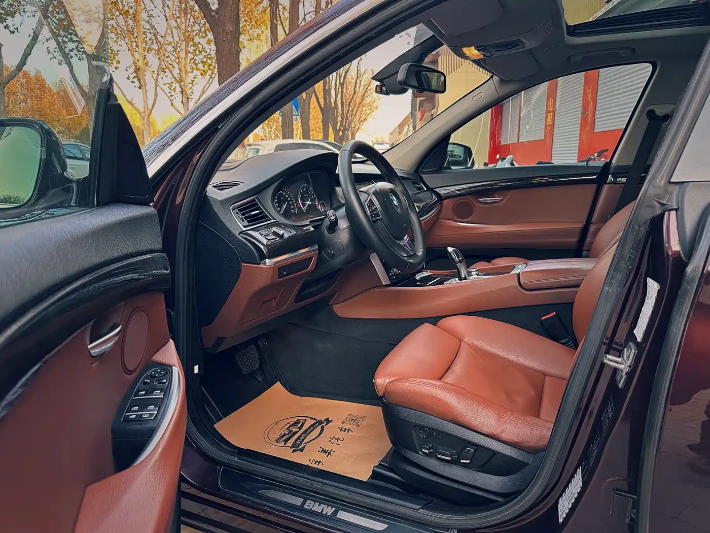 BMW 5 Series GT 2011 535i xDrive Luxury Model фото 14