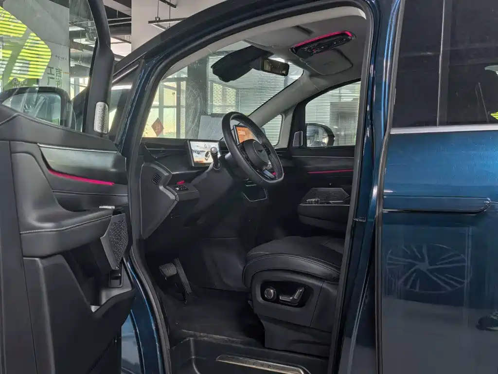 Geely Galaxy Yizhen L380 2025 2024 116kWh 6-Seater 2WD Pro