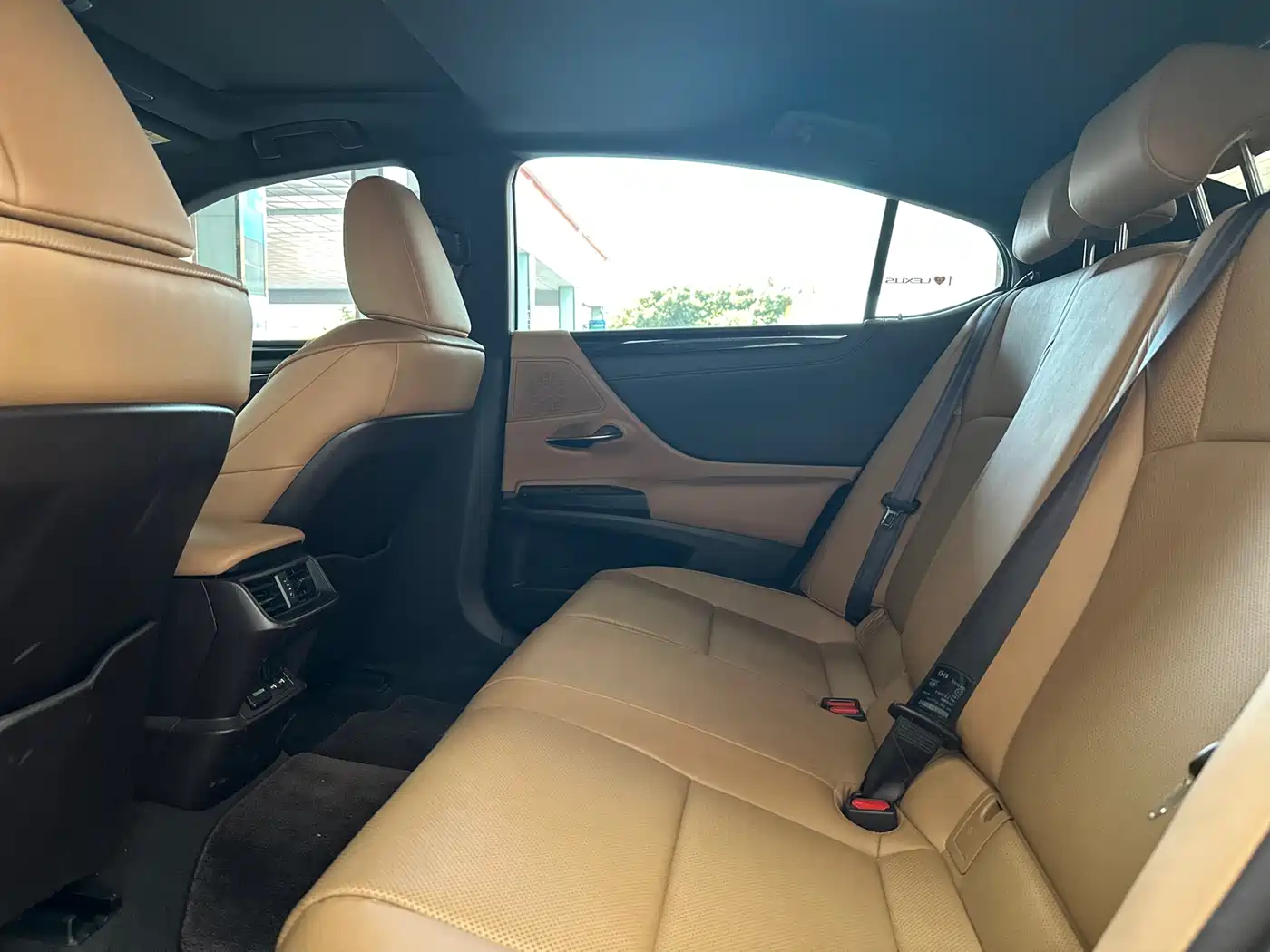 Lexus ES 2020 300h Ultimate Edition фото 7