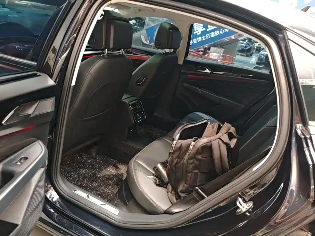 Фото 17 - Volkswagen Passat