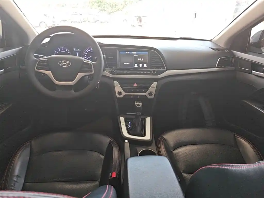 Hyundai Elantra 2016 Model 1.6L Automatic Smart Elite фото 10