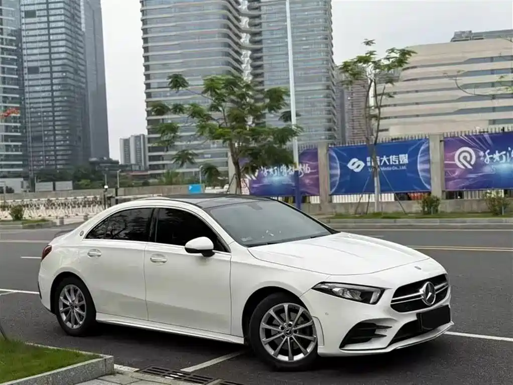 Mercedes-Benz A-Class 2019 A 200 L Sport Sedan фото 3