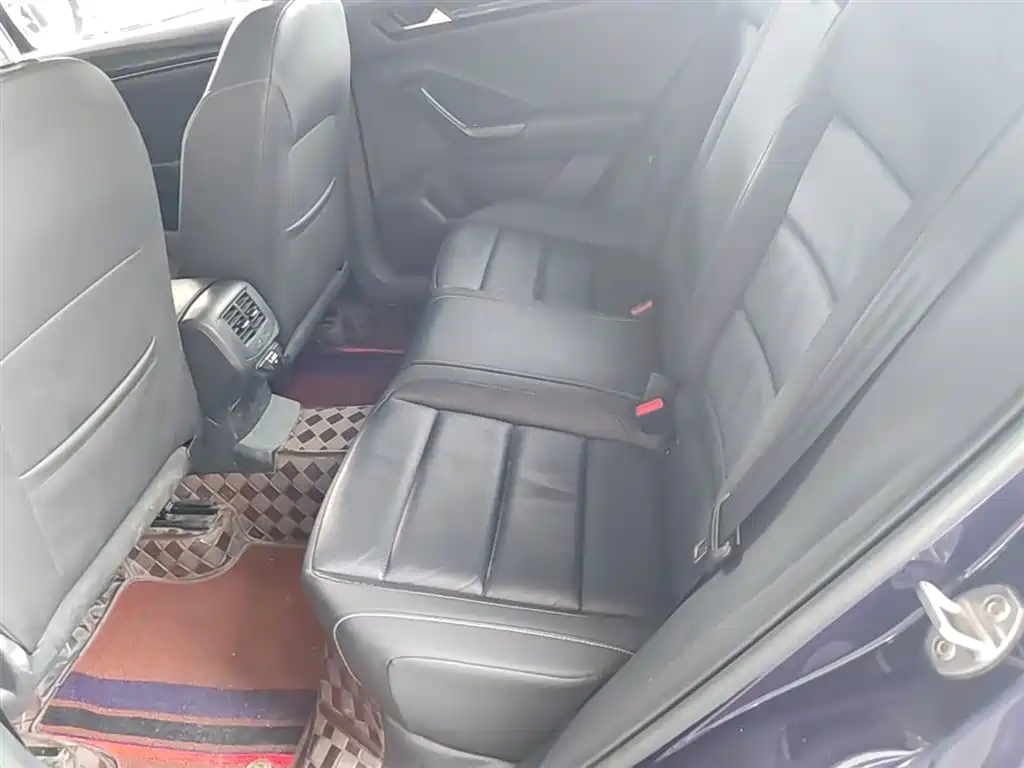 VOLKSWAGEN T-ROC EXPLORING SONGS