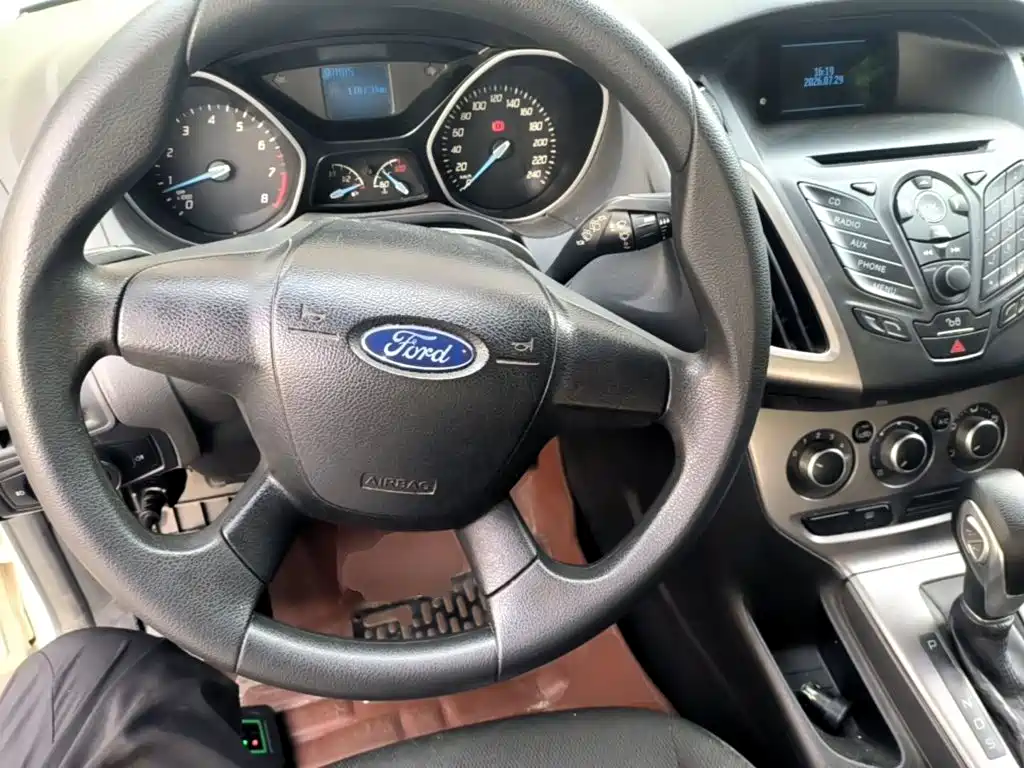 Фото 10 - Ford Focus
