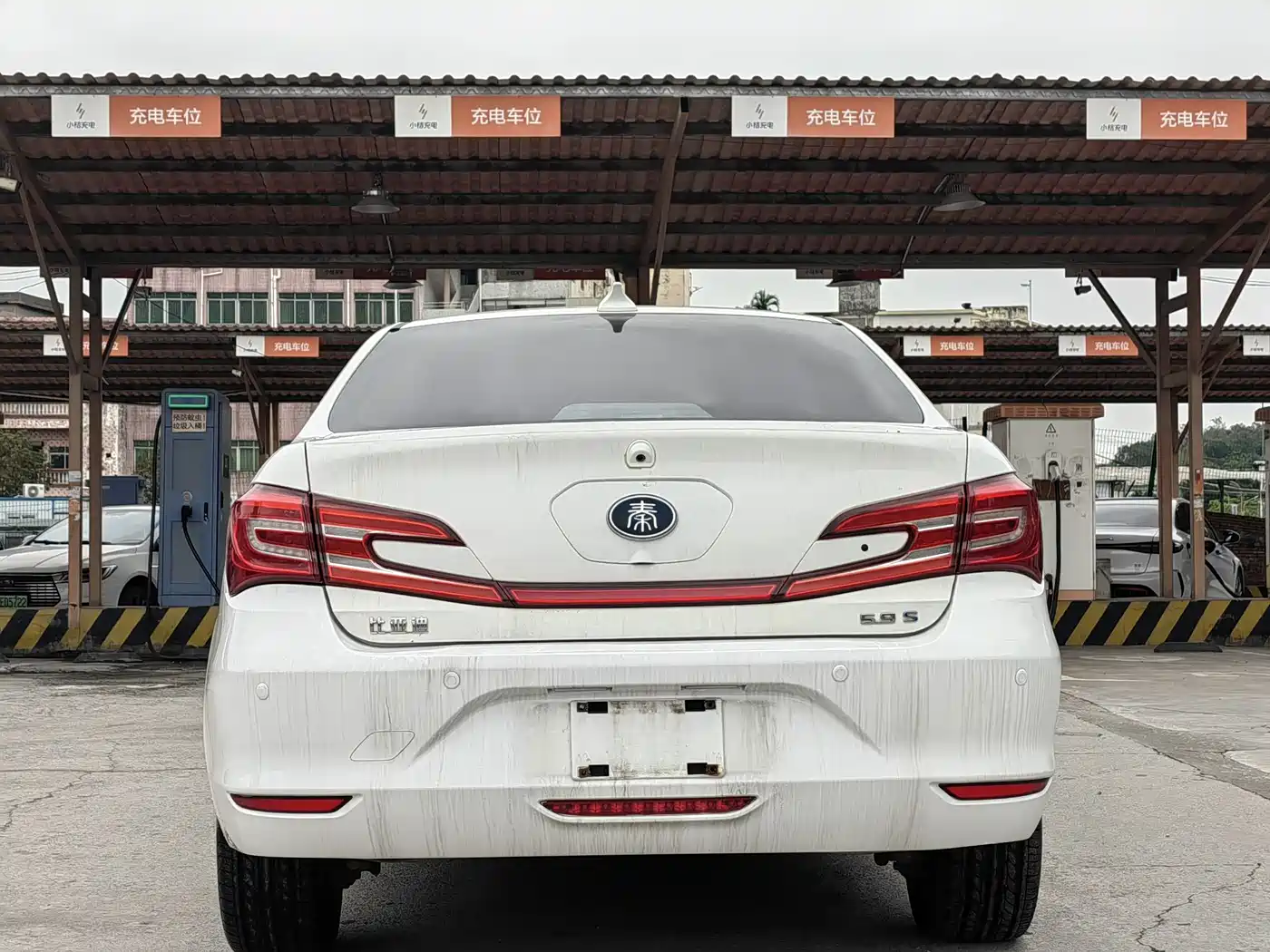 BYD Qin New Energy 2017 1.5T Premium Model фото 5