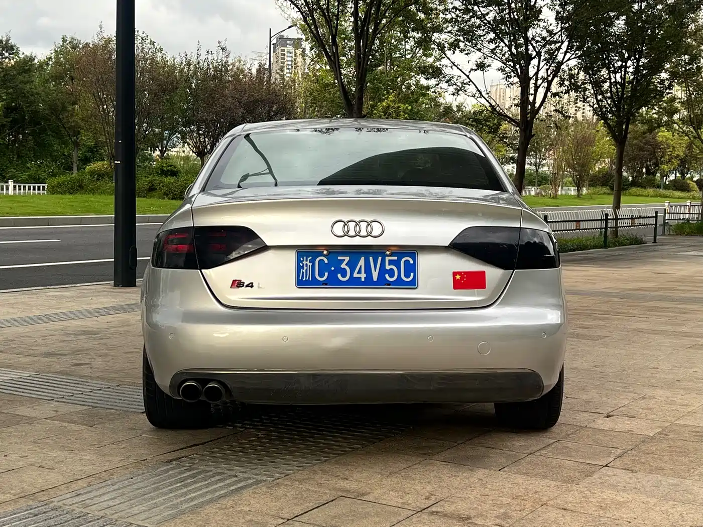 Audi A4L 2009 2010 2.0 TFSI Technology