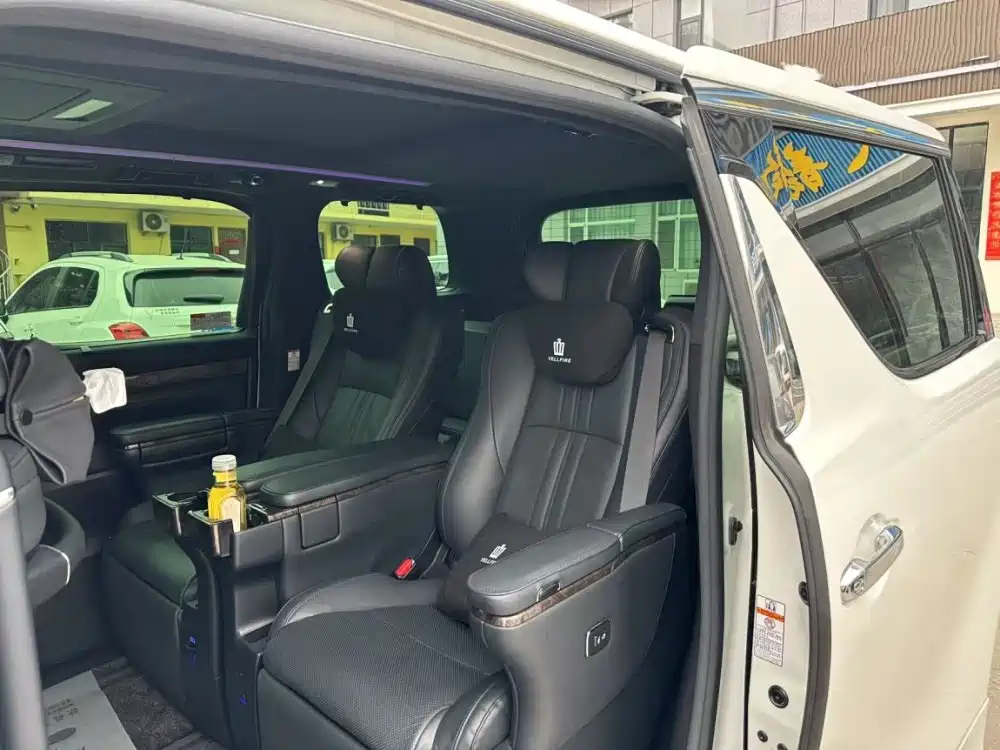 Toyota Vellfire 2020 Twin Engine 2.5L HV Premium Edition фото 6