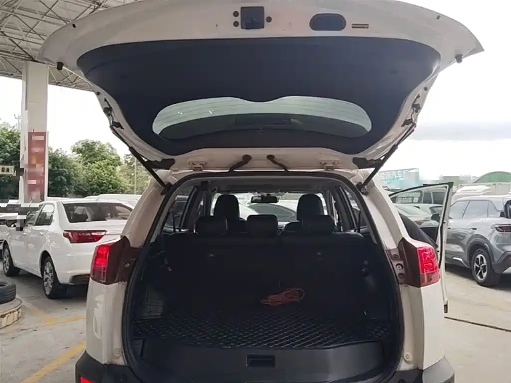 Toyota RAV4 Rongfang 2015 2.0L CVT 2WD Trend Edition фото 19