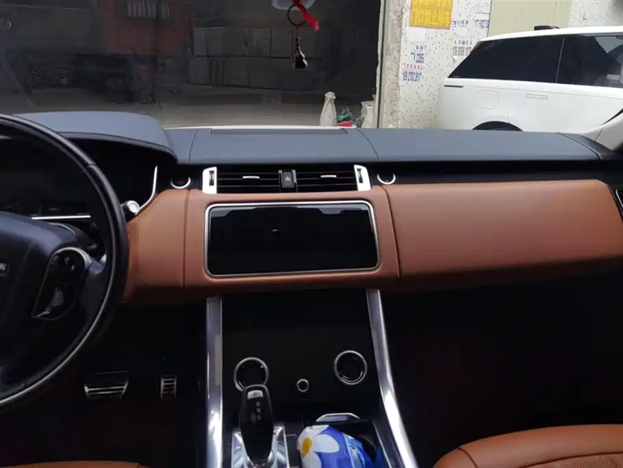 Land Rover Range Rover Sport 2022 3.0 L6 Gloss Black Edition фото 13