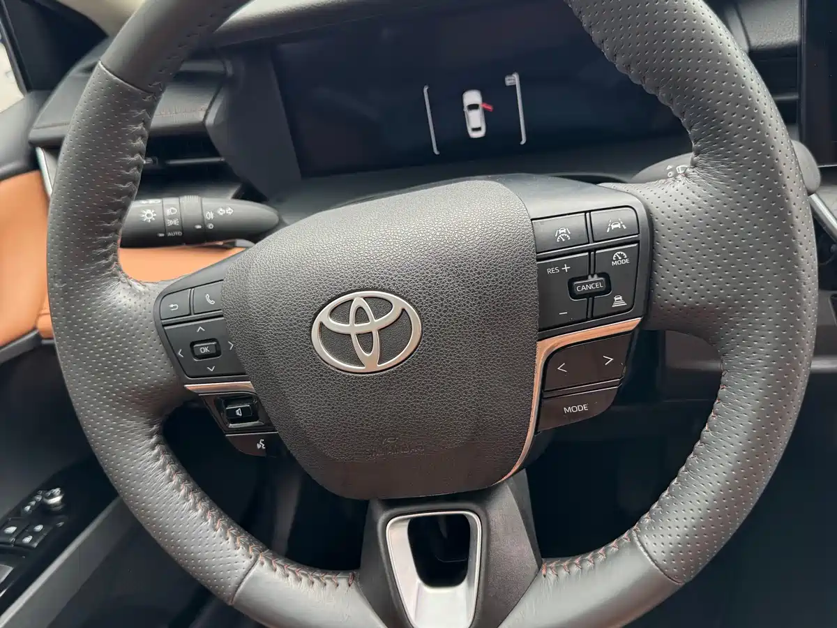 Toyota Camry 2024 Hybrid 2.0HE Elite Edition фото 19
