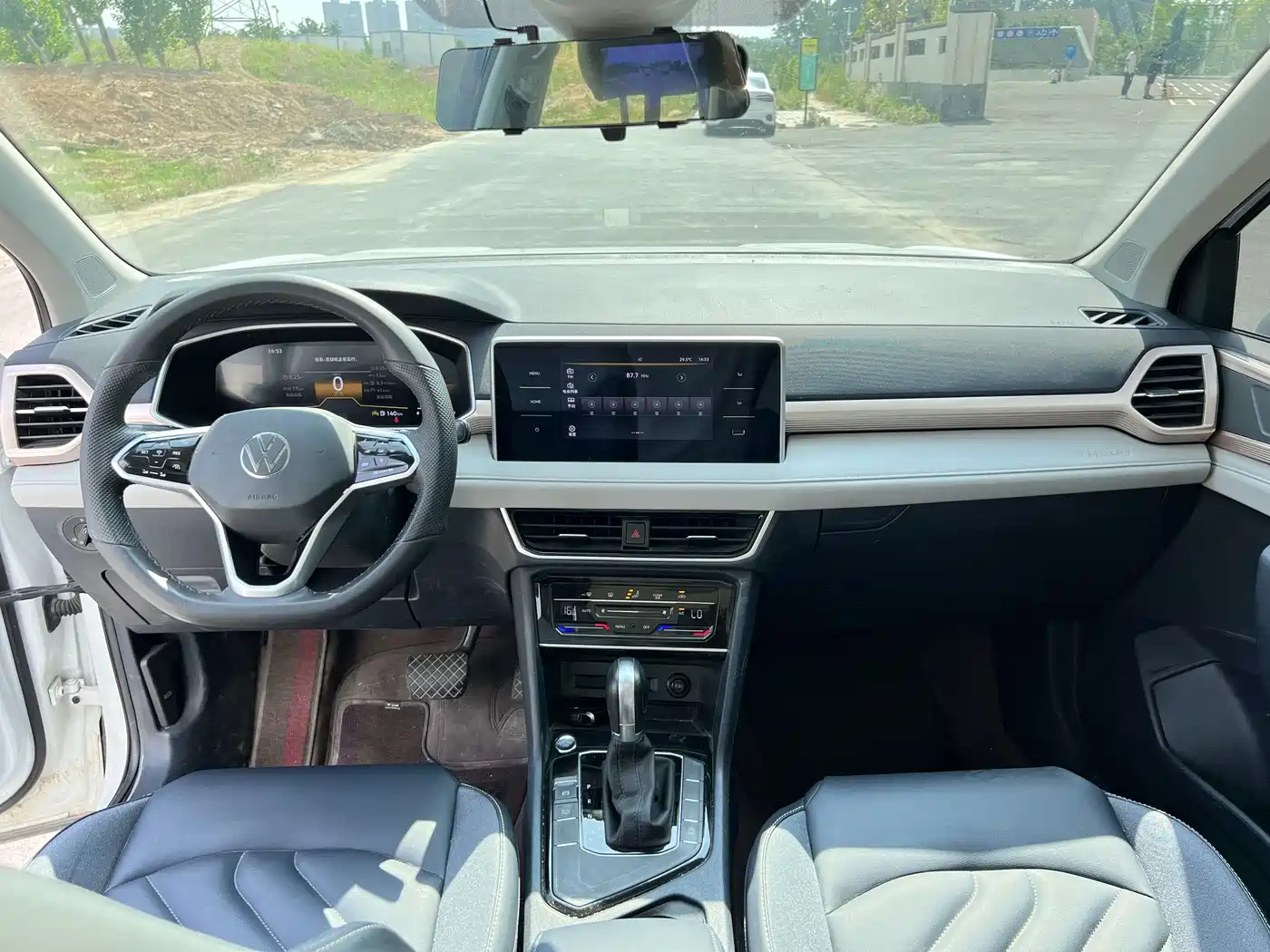 Volkswagen Tharu 2023 300TSI 2WD Bright Moon Edition фото 11