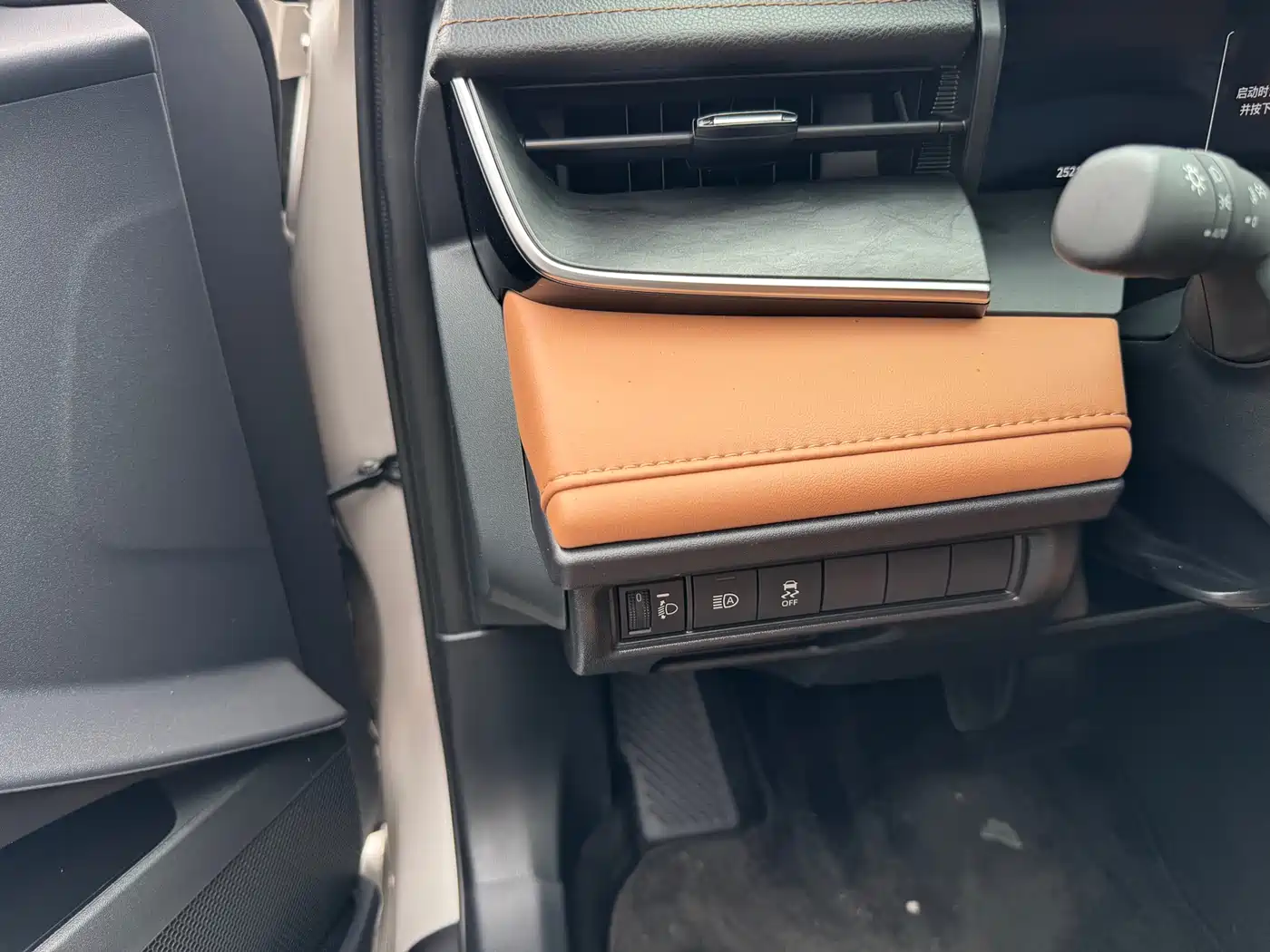Toyota Camry 2024 Hybrid 2.0HE Elite Edition фото 17