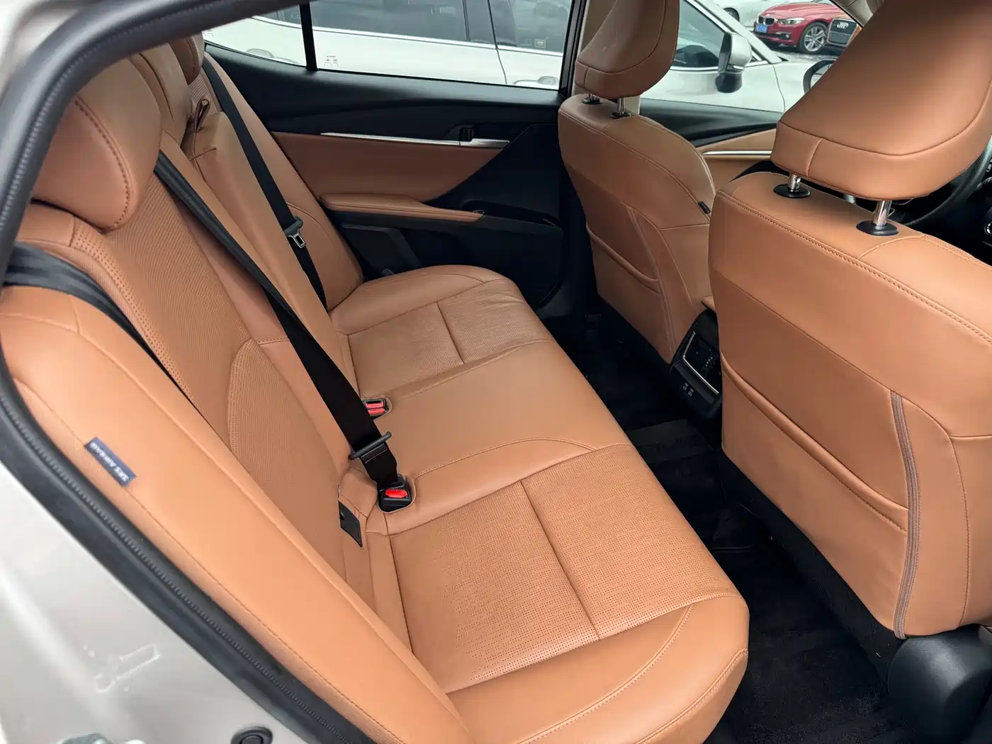 Toyota Camry 2024 Hybrid 2.0HE Elite Edition фото 14
