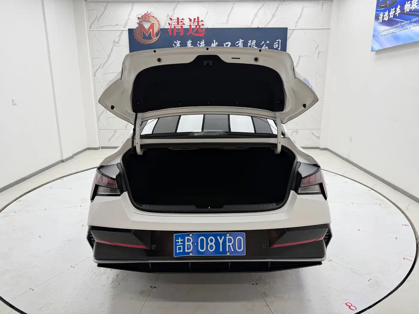 Hyundai Elantra 2023 Model 1.5L CVT LUX Premium Edition фото 8