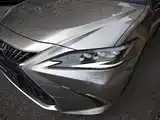 Photo 19 - Lexus ES